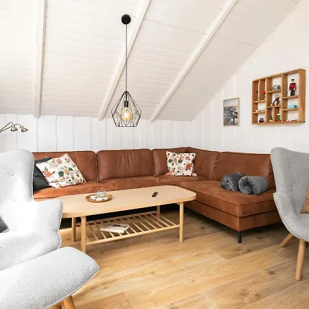 Four-bedroom Holiday In 42 Blåvand
