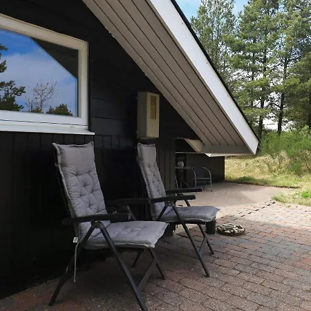 Four-bedroom Holiday In 42 Hébergement de vacances