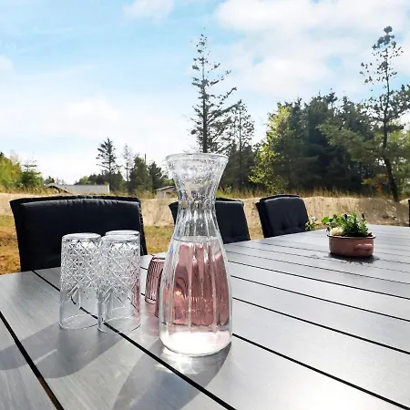 Four-bedroom Holiday In 42 Hébergement de vacances