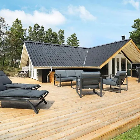 Four-bedroom Holiday In 42 * Blavand