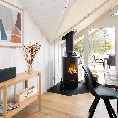 Four-bedroom Holiday In 42 * Blavand