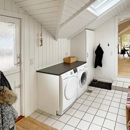 Four-bedroom Holiday In 42 Hébergement de vacances